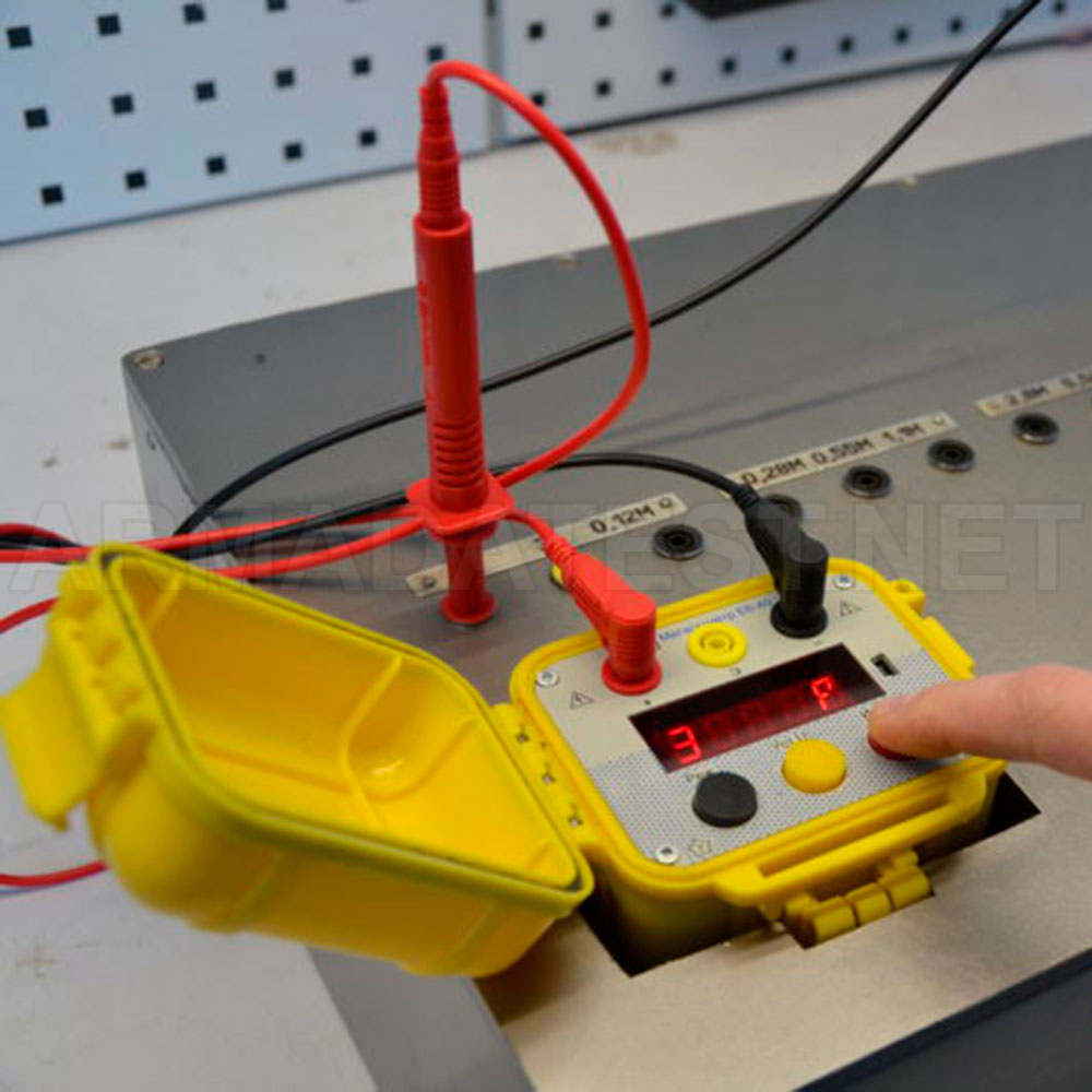 Е6-40 Мегаомметр, вертикальное исполнение (с интерфейсом USB)
